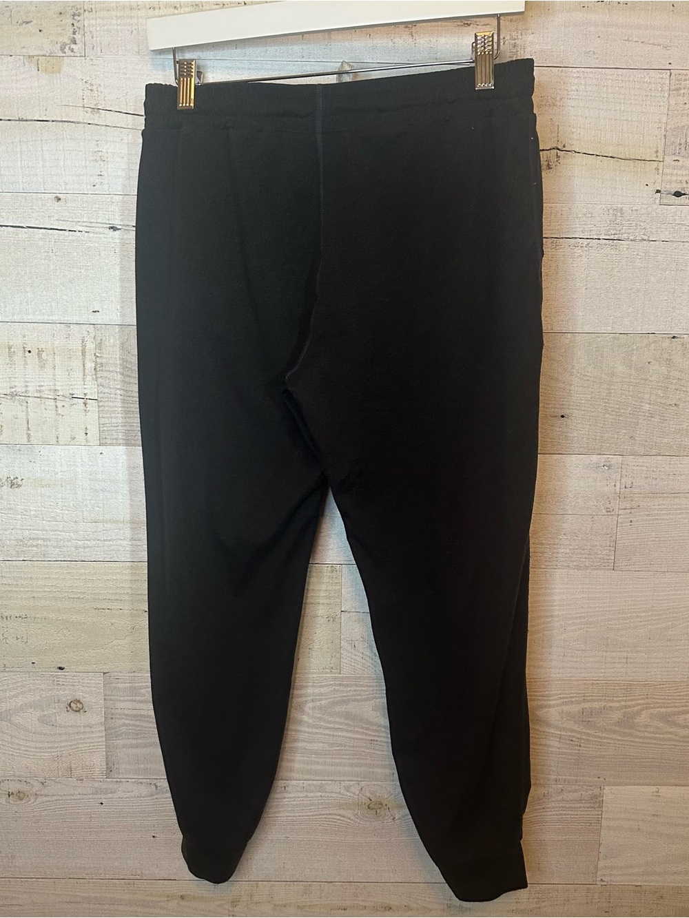 Vuori Women’s Performance Jogger
Core Colors: Black Heather - Picture 6 of 13
